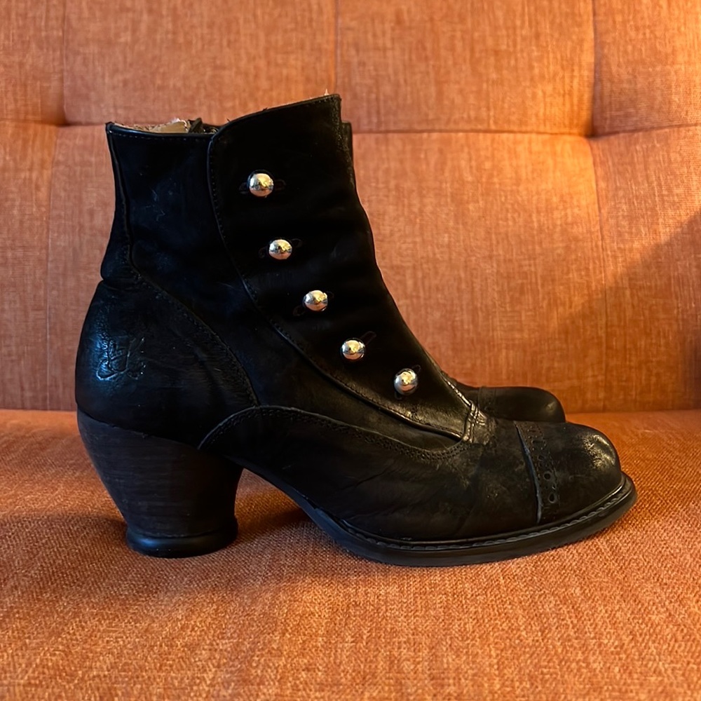 John Fluevog East end Venables 6.5 black boots